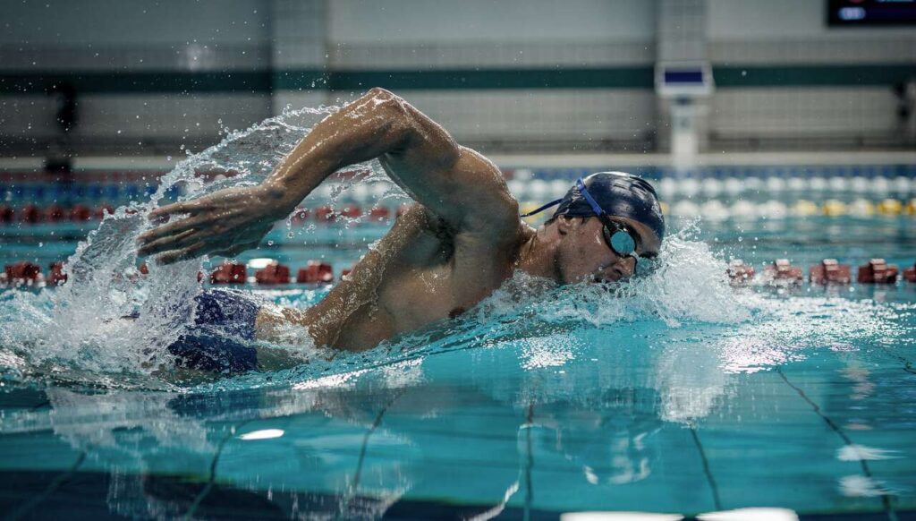 Mehr Tempo, weniger Routine: So gelingen Fortschritte beim Schwimmen
