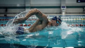 Mehr Tempo, weniger Routine: So gelingen Fortschritte beim Schwimmen